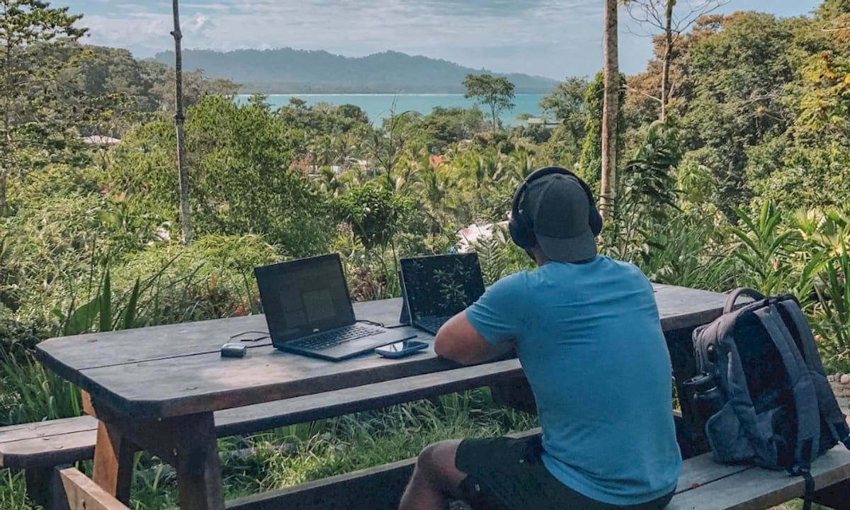 Why Nomads Use Project Management Tools in 2026